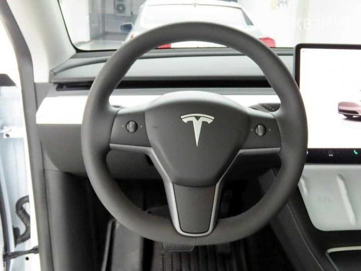 Tesla Model Y RWD Base Type 9