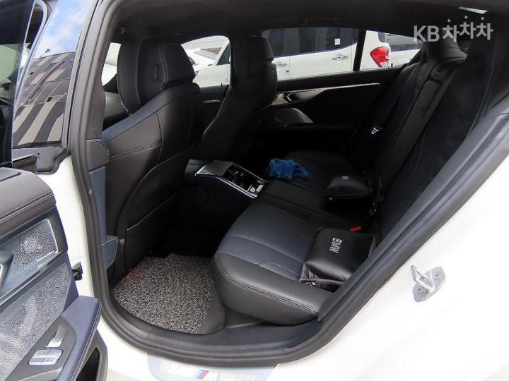 BMW 8 Series G15 840i xDrive Gran Coupe M Sport Package 7