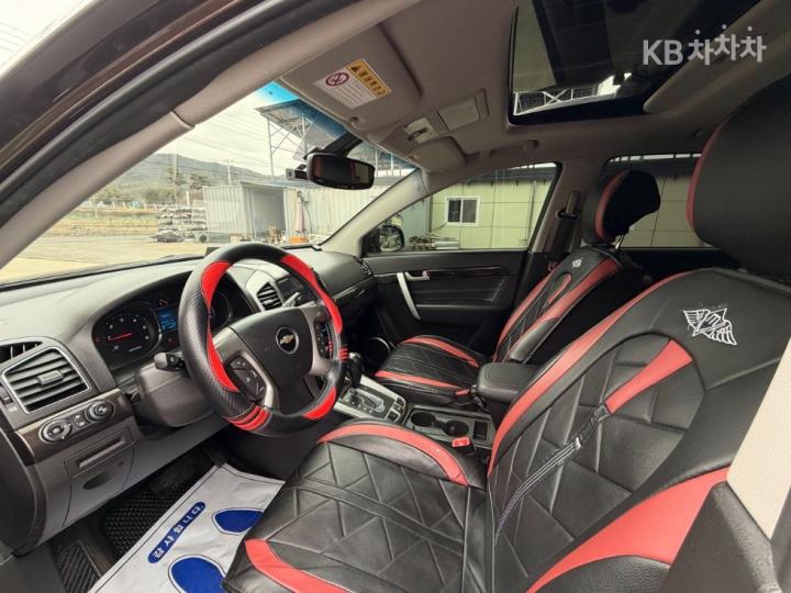 Chevrolet Captiva 4WD LTZ 8