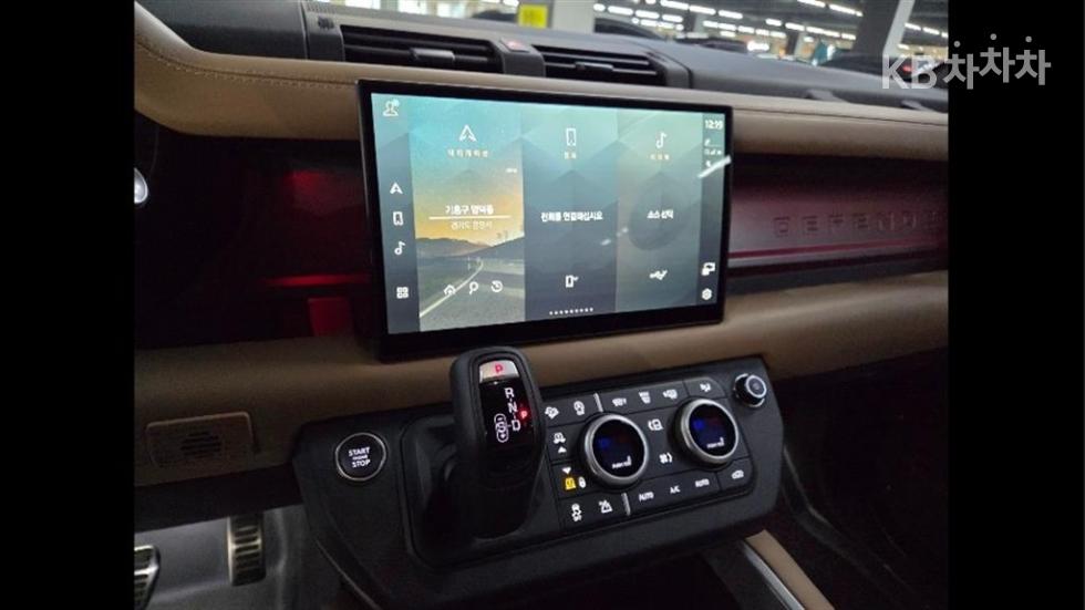 Land Rover Defender — miniaturë 11