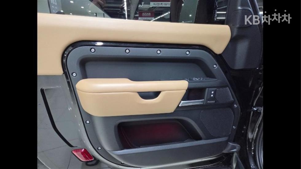 Land Rover Defender — miniaturë 16