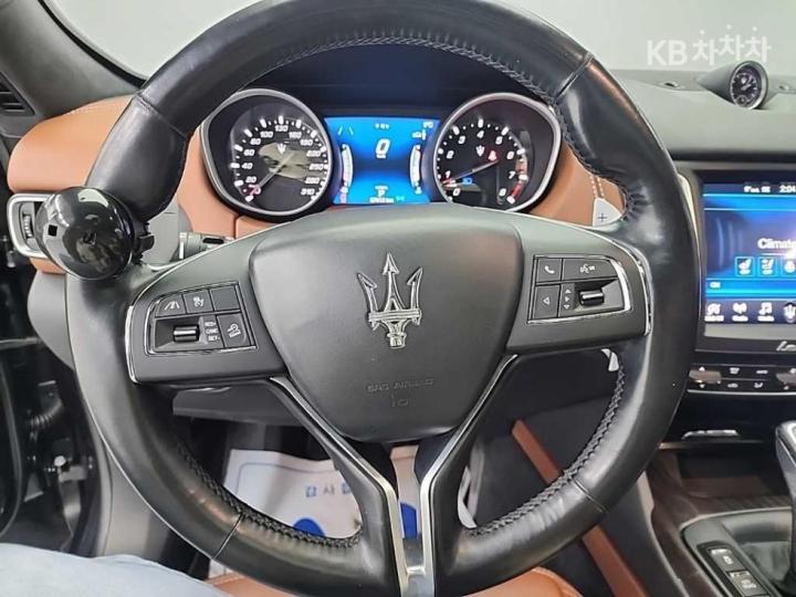 Maserati Levante 3.0 AWD Premium 10