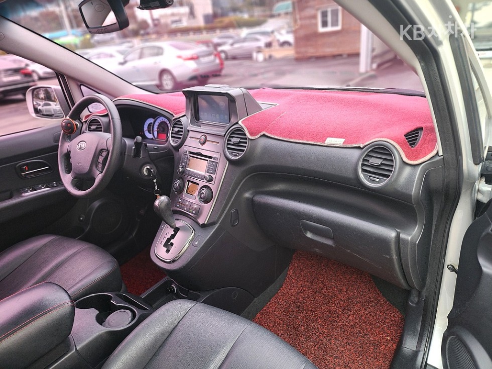 Kia Carens — miniaturë 15