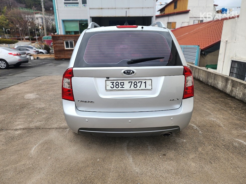 Kia Carens — miniaturë 5
