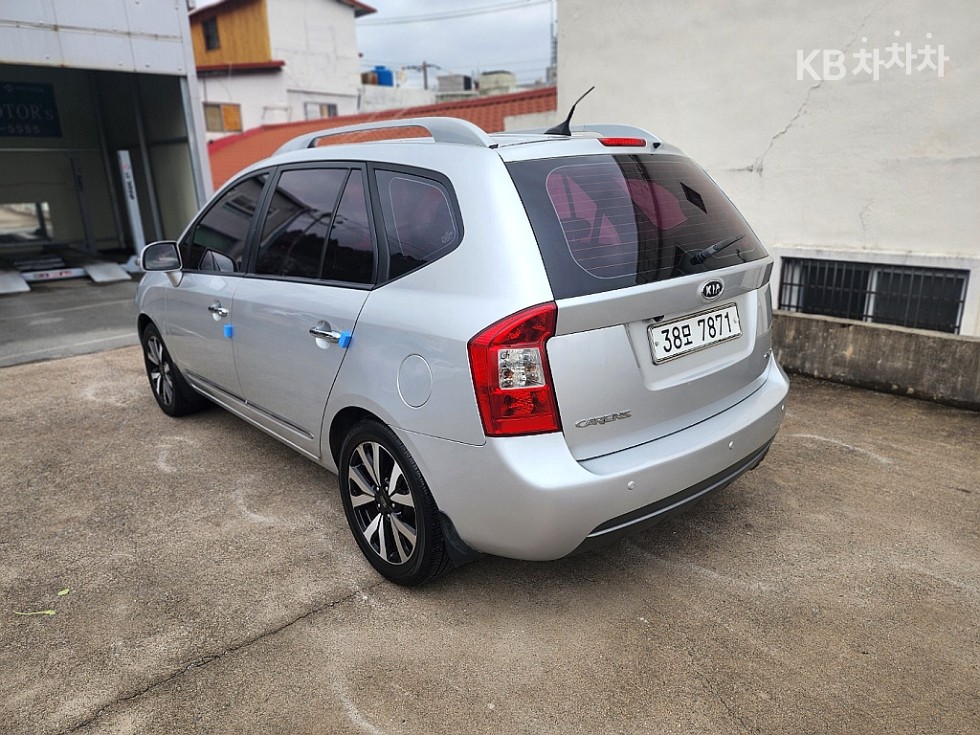 Kia Carens — miniaturë 4