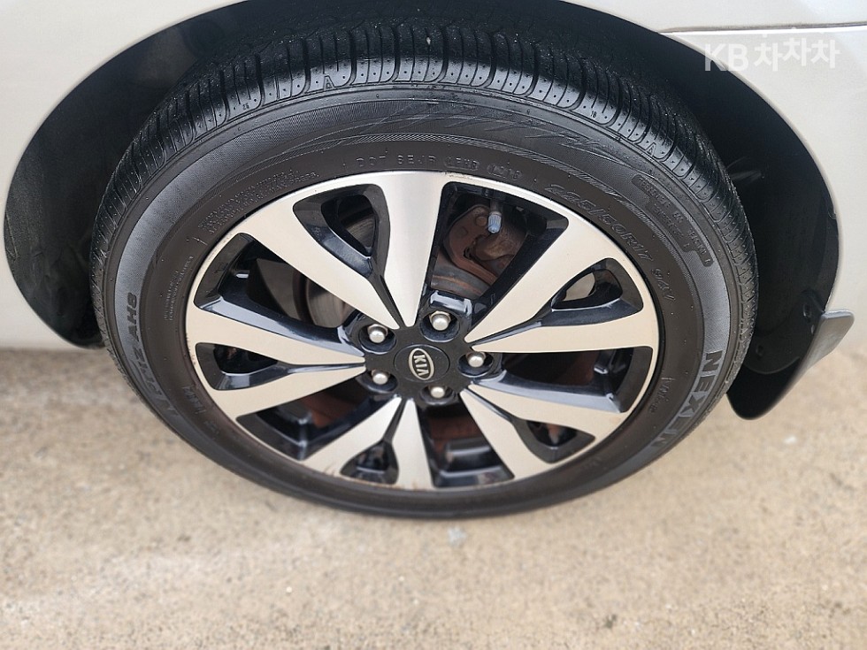 Kia Carens — miniaturë 19