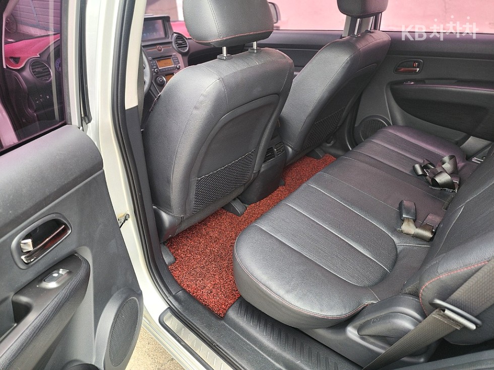 Kia Carens — miniaturë 17
