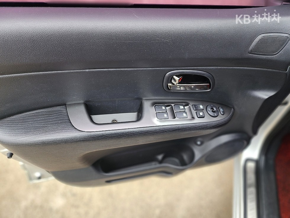 Kia Carens — miniaturë 13