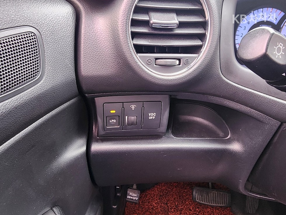 Kia Carens — miniaturë 11