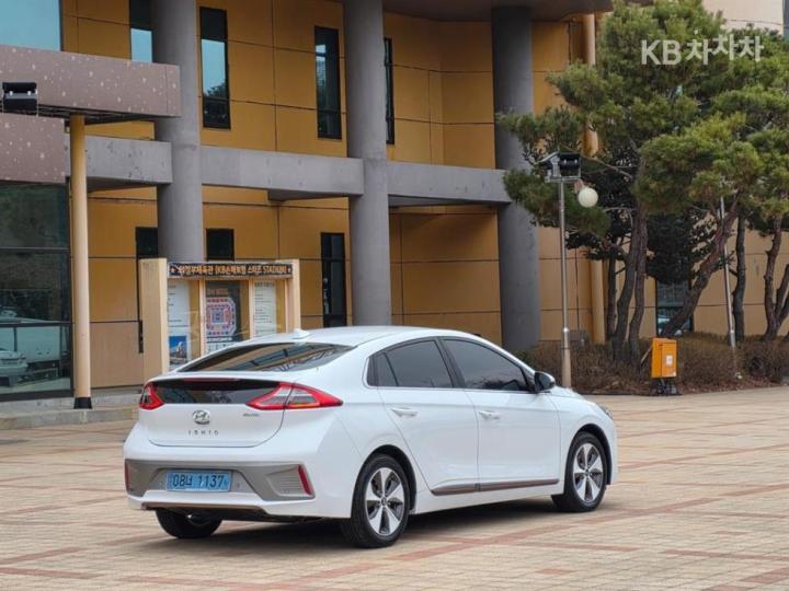 Hyundai IONIQ Electric Q 4