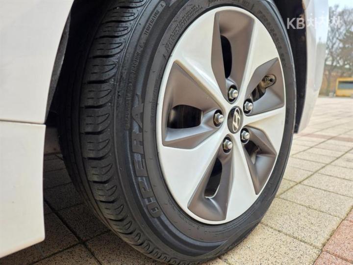 Hyundai IONIQ Electric Q 8