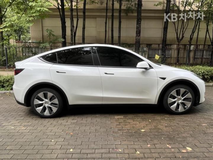 Tesla Model Y Long Range 4