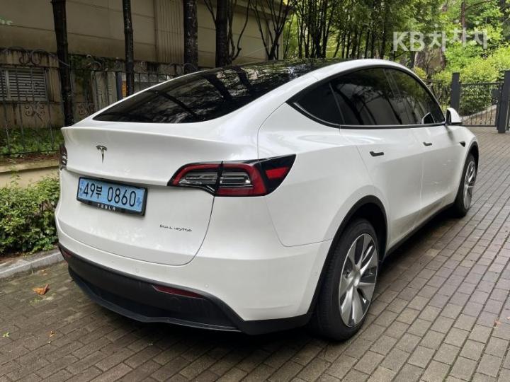 Tesla Model Y Long Range 6