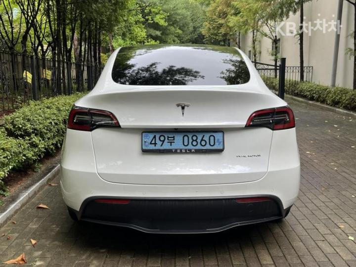Tesla Model Y Long Range 7