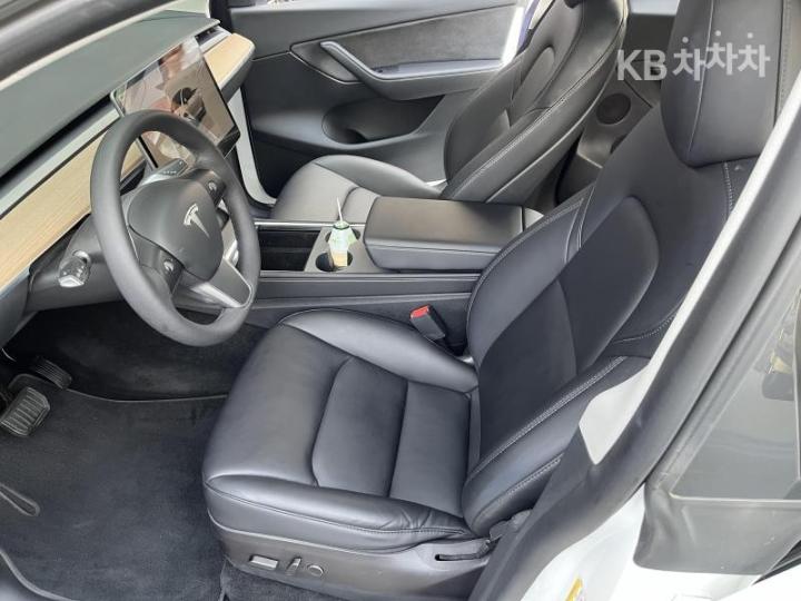 Tesla Model Y Long Range 8