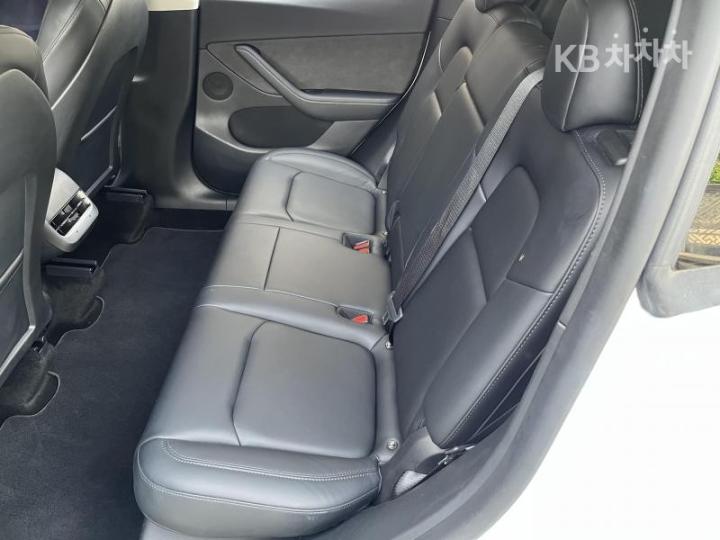 Tesla Model Y Long Range 10