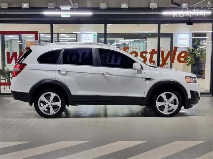 Chevrolet Captiva 2WD LT 4