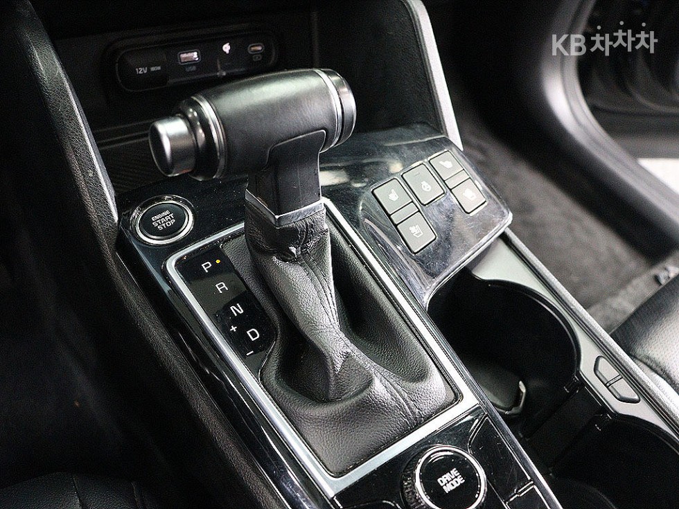 2022 - kia sportage