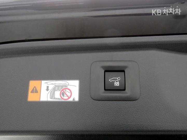 Toyota Alphard AH30 2.5 HEV AWD Base Type 7