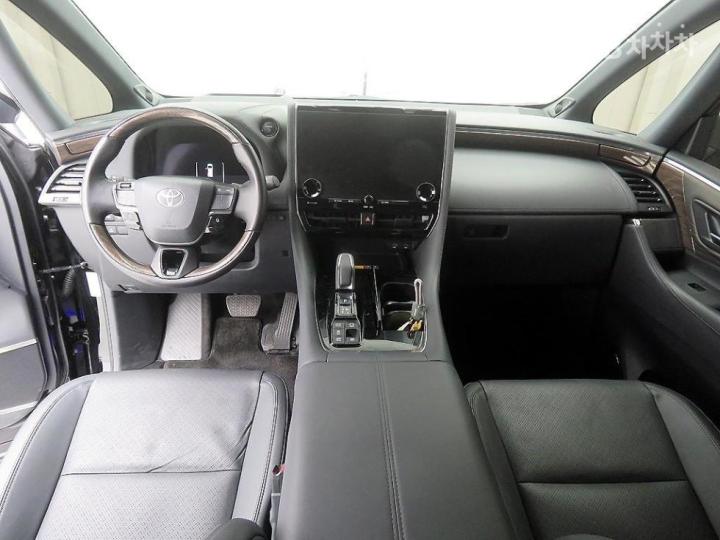 Toyota Alphard AH30 2.5 HEV AWD Base Type 10