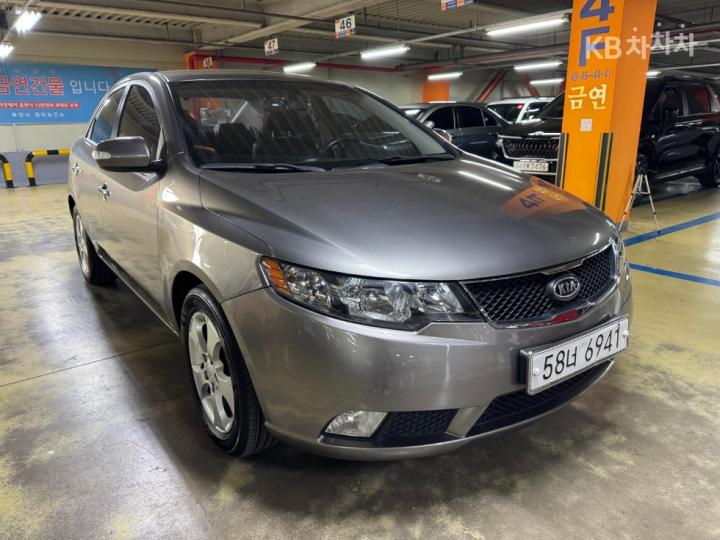 Kia Forte 1.6 CVVT Si 4