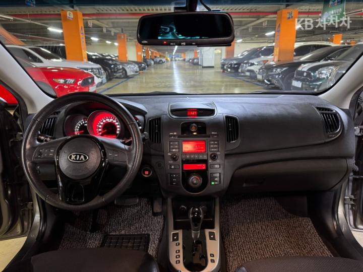 Kia Forte 1.6 CVVT Si 8