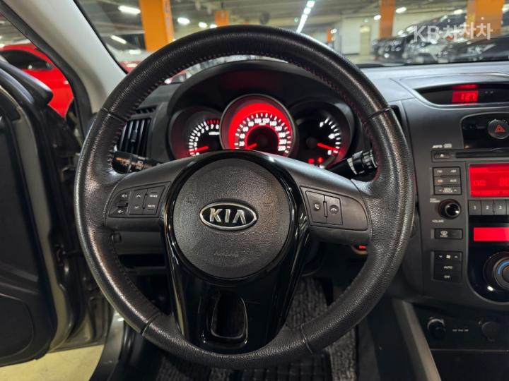 Kia Forte 1.6 CVVT Si 9
