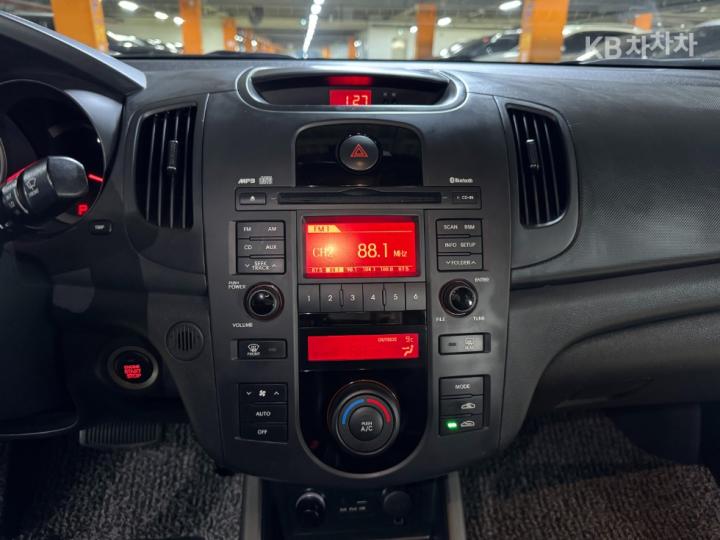 Kia Forte 1.6 CVVT Si 10