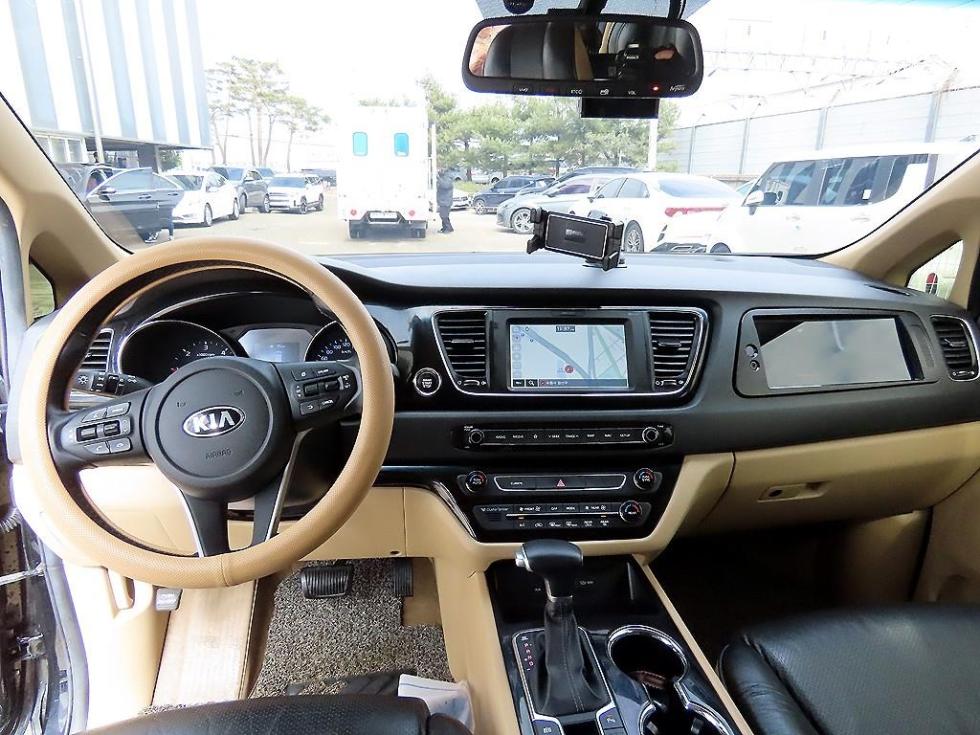 2019 - kia carnival