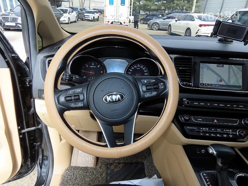 2019 - kia carnival