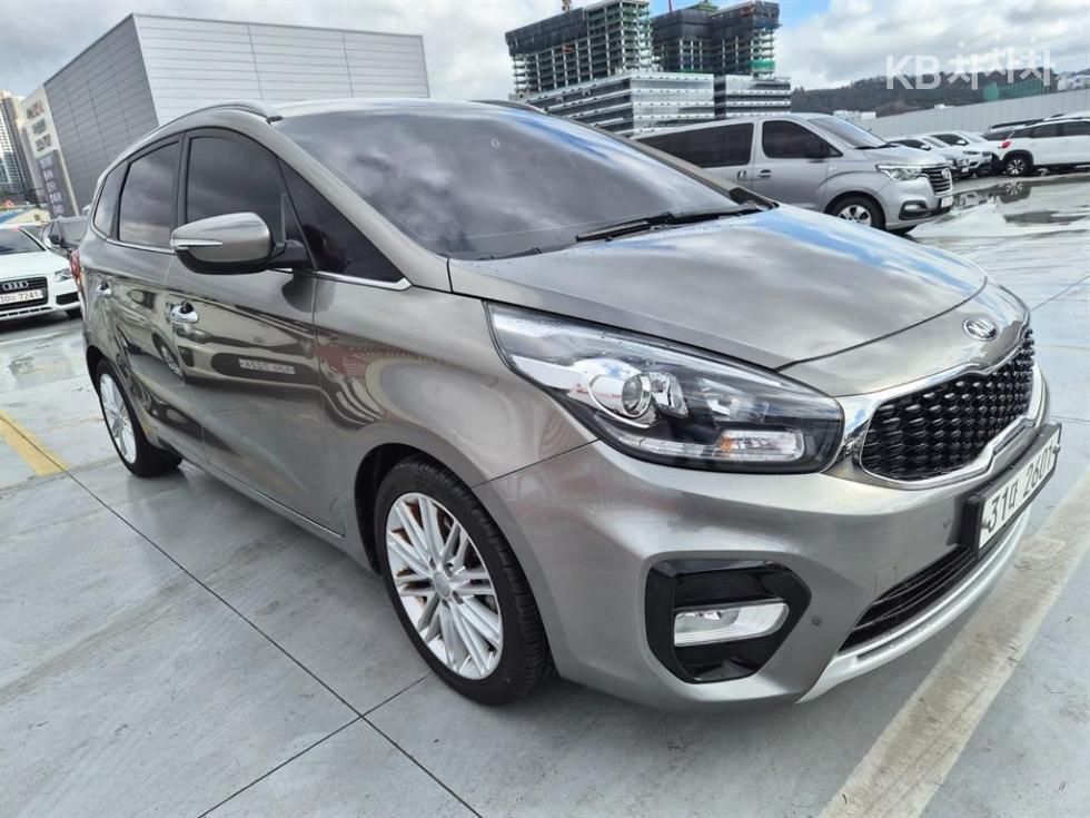 2018 - kia carens