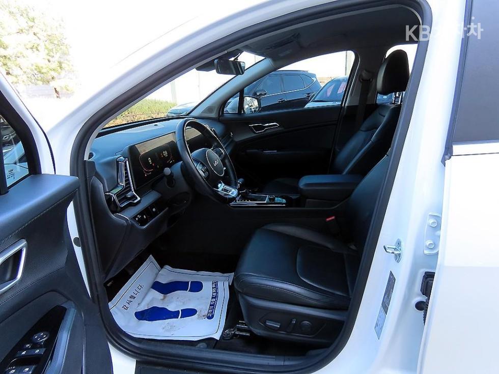 2023 - kia sportage
