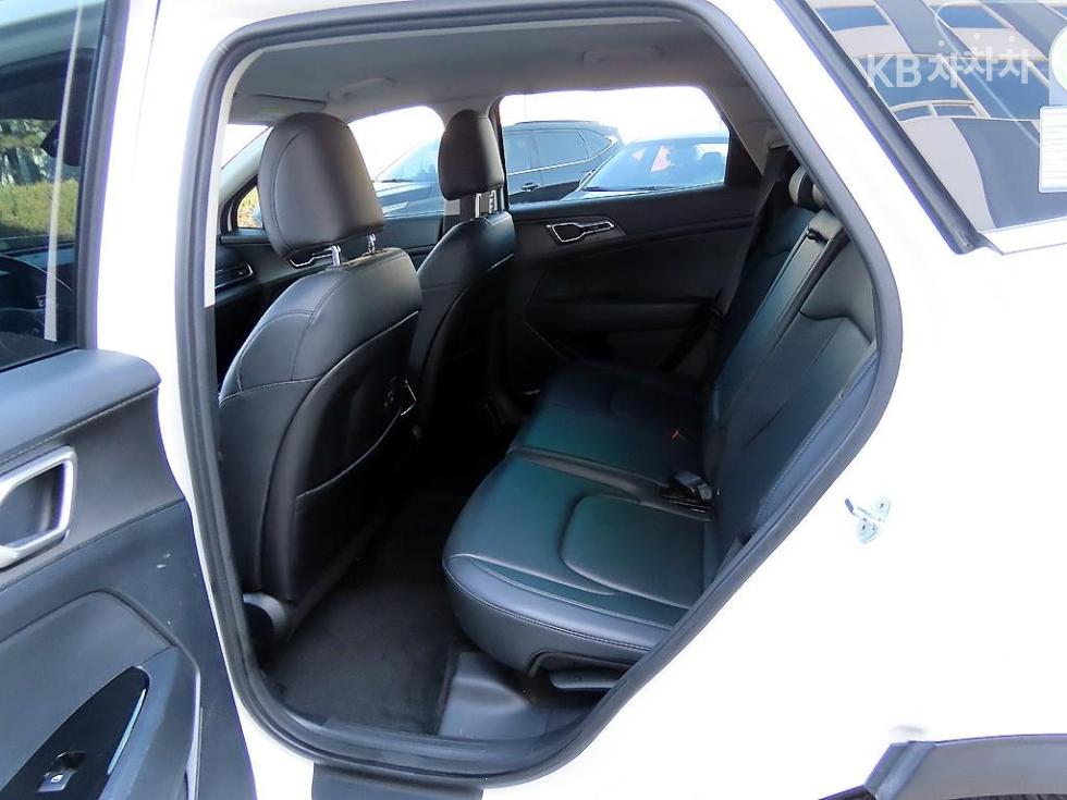 2023 - kia sportage