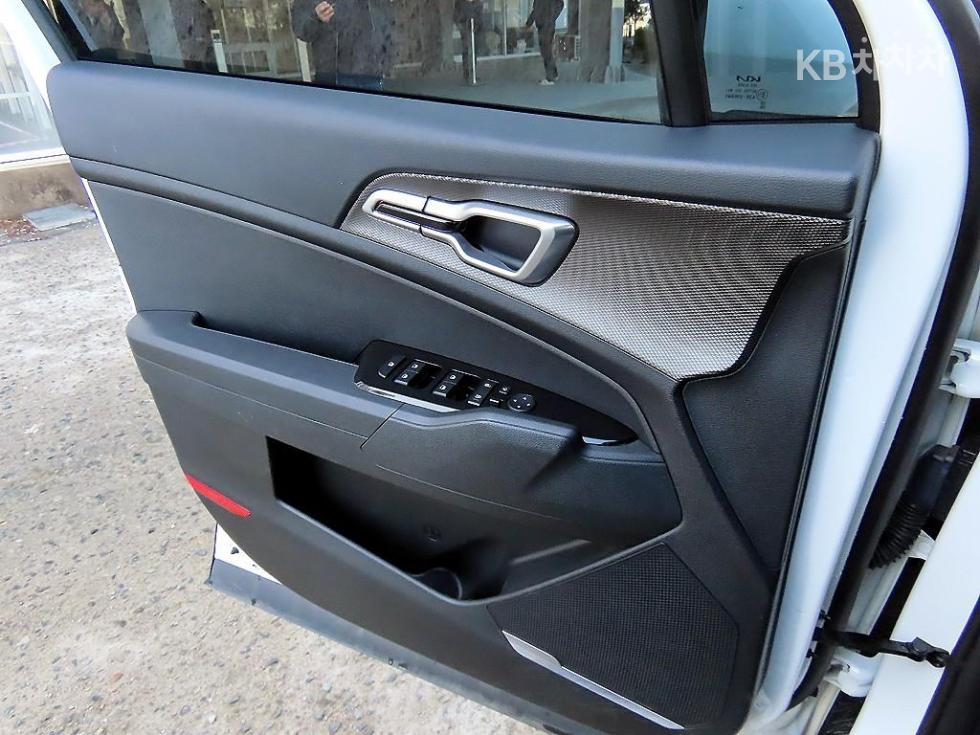 2023 - kia sportage