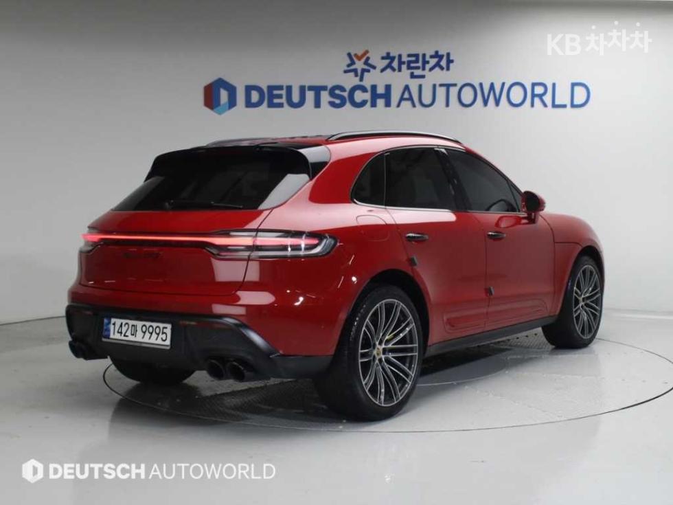 2023 - porsche macan