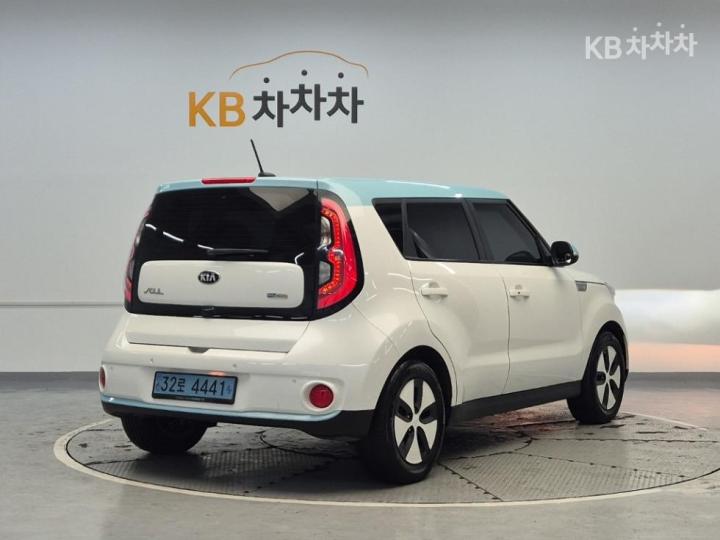 Kia Soul EV 4