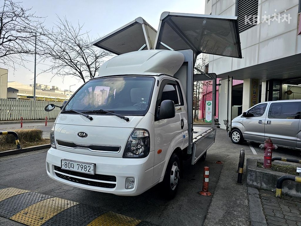 2013 - kia bongo iii