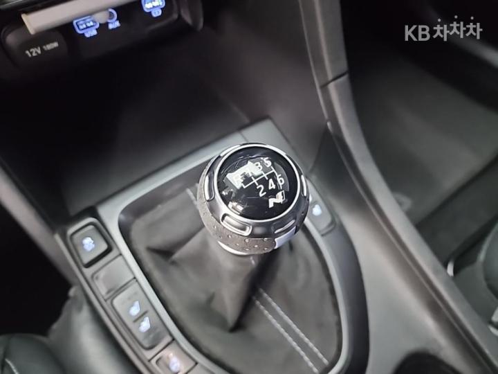 Hyundai Veloster N 2.0 T-GDi 9