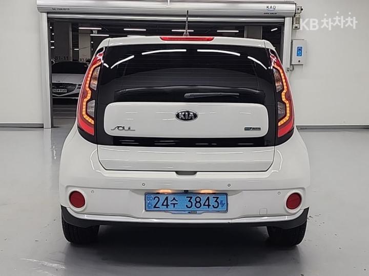 Kia Soul EV 4