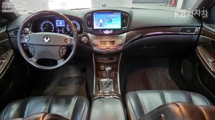 KG Mobility (Ssangyong) Chairman H New Classic 600S VIP 8