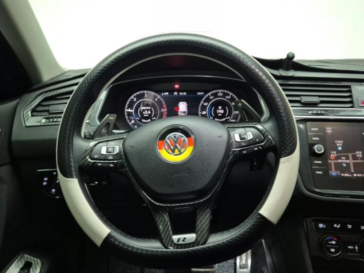 Volkswagen Tiguan 2.0 TDI 4Motion Prestige 10