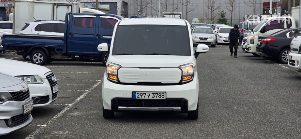 2023 - kia kia
