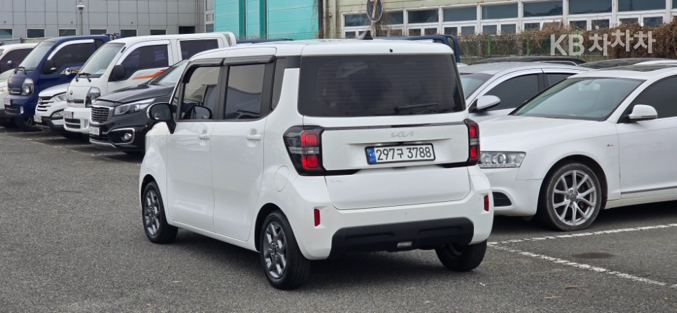 2023 - kia kia