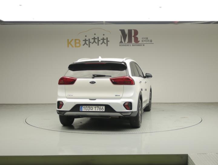 Kia Niro 1.6 HEV Prestige 4