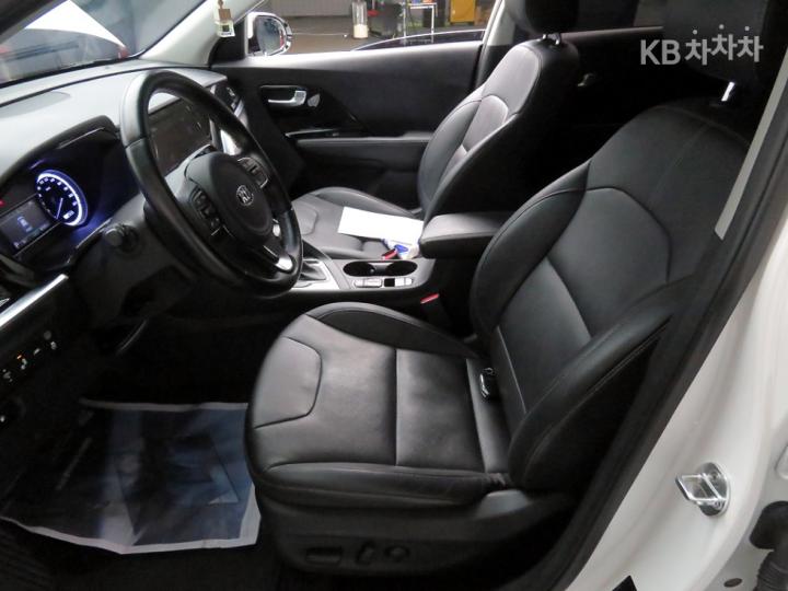 Kia Niro 1.6 HEV Prestige 6