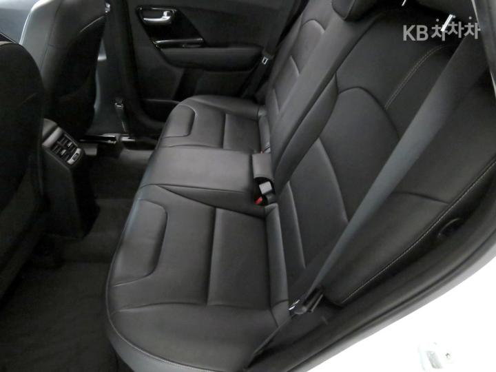 Kia Niro 1.6 HEV Prestige 7