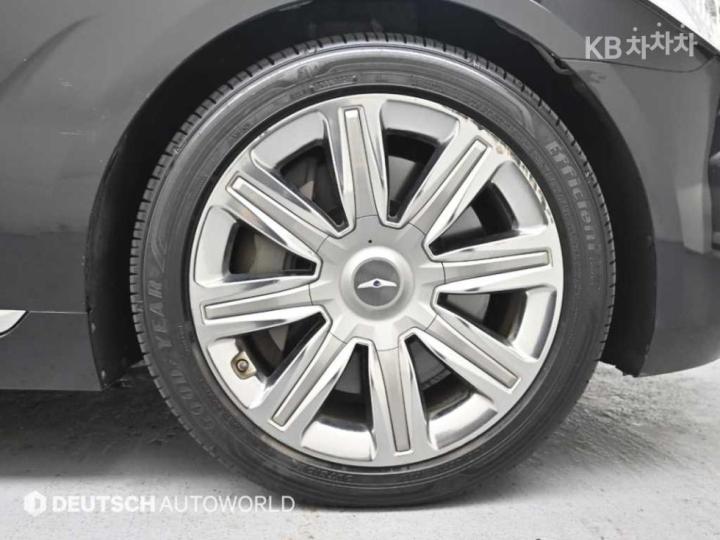 Genesis EQ900 5.0 GDI AWD Prestige Limousine 6