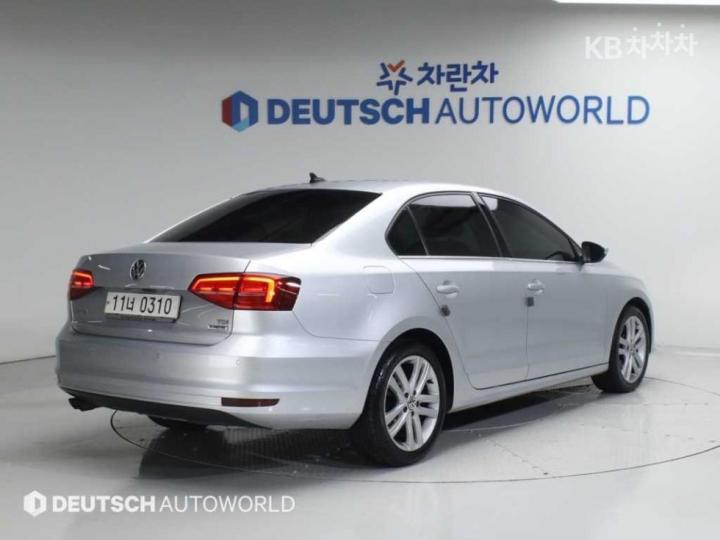 Volkswagen Jetta New 2.0 TDI BlueMotion Premium 3