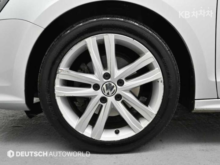 Volkswagen Jetta New 2.0 TDI BlueMotion Premium 6