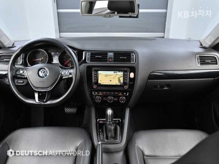 Volkswagen Jetta New 2.0 TDI BlueMotion Premium 8